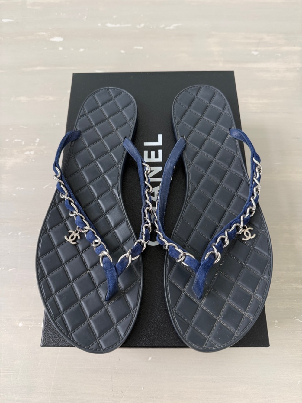 CHANEL Chain Navy Blue Suede Quilted Leather Thong Flip Flop Sandals 39
